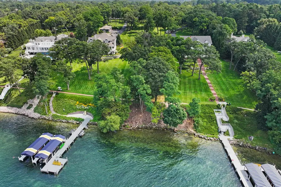 630 S Lake Shore Drive, Lake Geneva, WI 53147 - Image #2