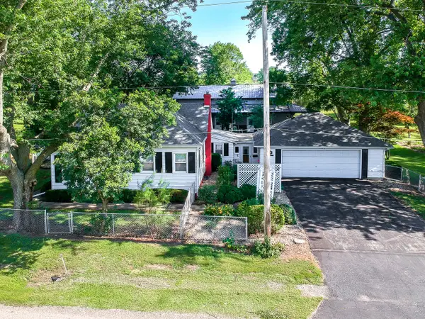 105 W C Street, Delavan, IL 61734