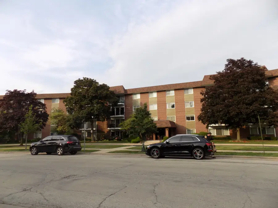 1025 S Fernandez Avenue #3M, Arlington Heights, IL 60005 - Image #2