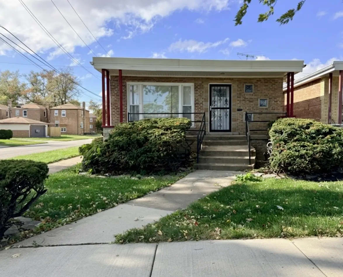 8958 S Oglesby Avenue, Chicago, IL 60617 - Image #1