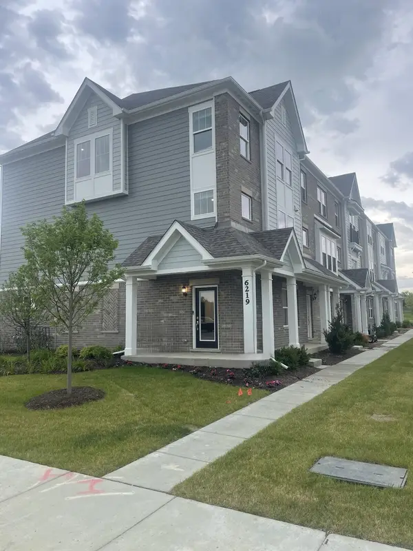 6285 Sandbelt Drive #34002, Woodridge, IL 60517