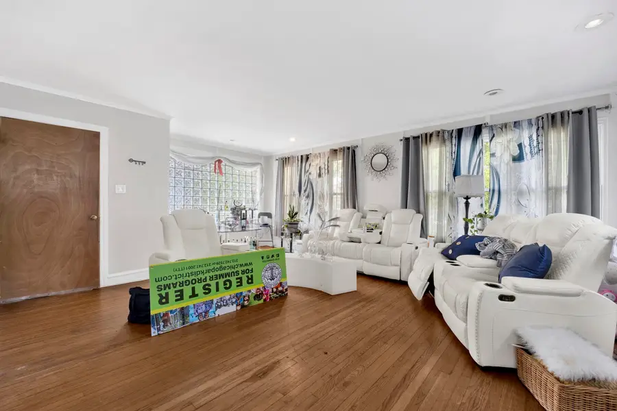 7515 S East End Avenue, Chicago, IL 60649 - Image #3