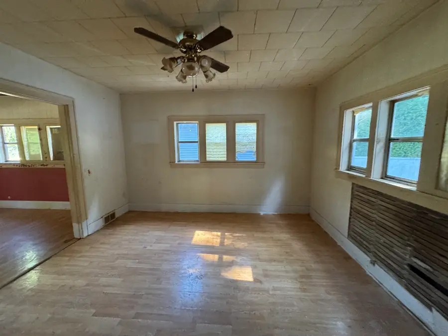 43 Westclox Avenue, Peru, IL 61354 - Image #2