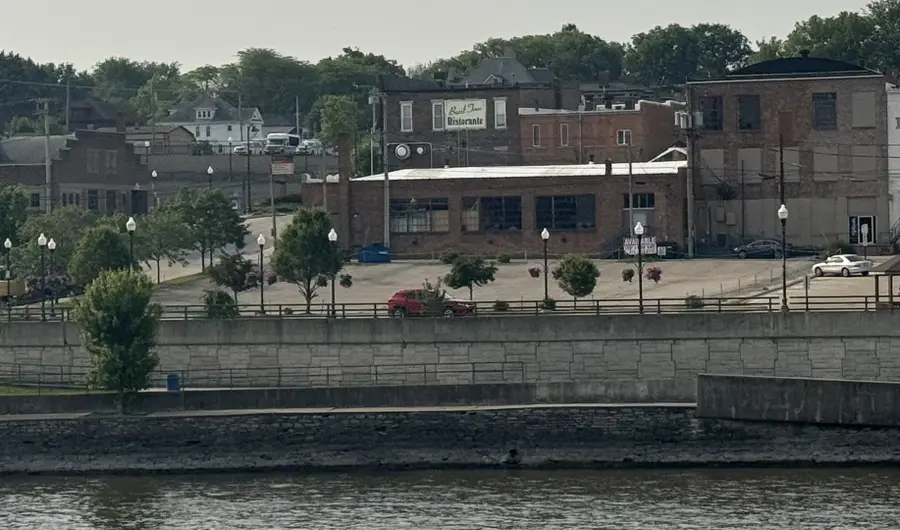 69 S Ottawa Avenue, Dixon, IL 61021 - Image #3