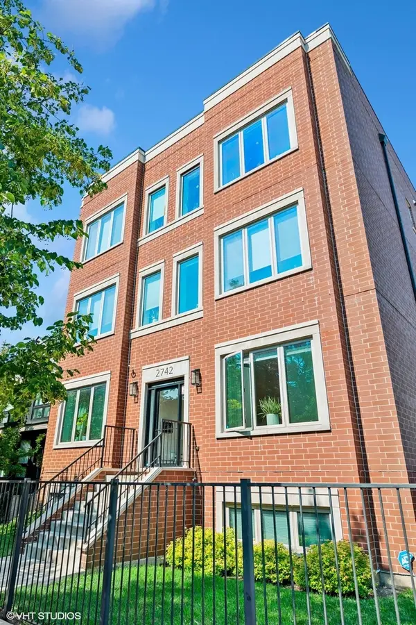 2742 N Hamlin Avenue #3N, Chicago, IL 60647