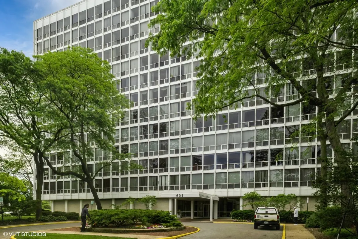 601 E 32nd Street #PH5, Chicago, IL 60616 - Image #1