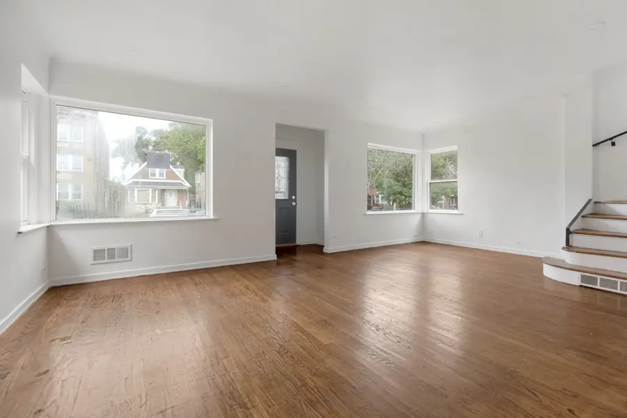 10437 S Eberhart Avenue, Chicago, IL 60628 - Image #3
