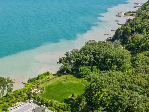 700 Forest Cove Road, Lake Bluff, IL 60044