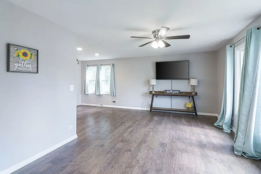 609 N Lyle Avenue, Elgin, IL 60123 - Image #2