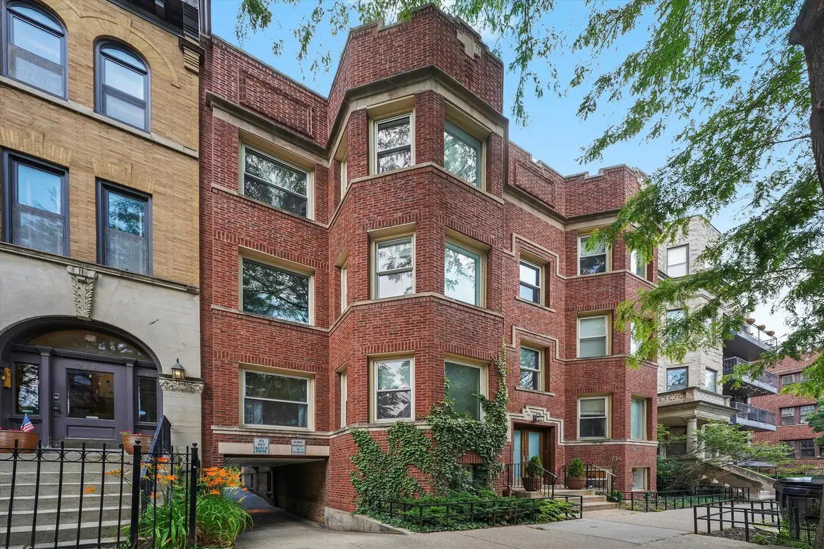 716 W Barry Avenue #3, Chicago, IL 60657 - #1