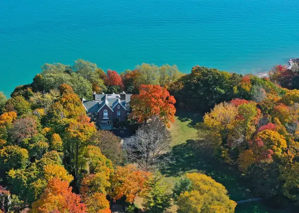 111 Mayflower Road, Lake Forest, IL 60045