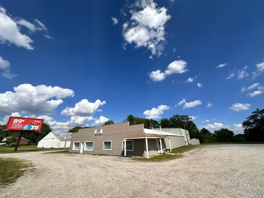 1000 Clinton Avenue E, Farmer City, IL 61842 - Image #2