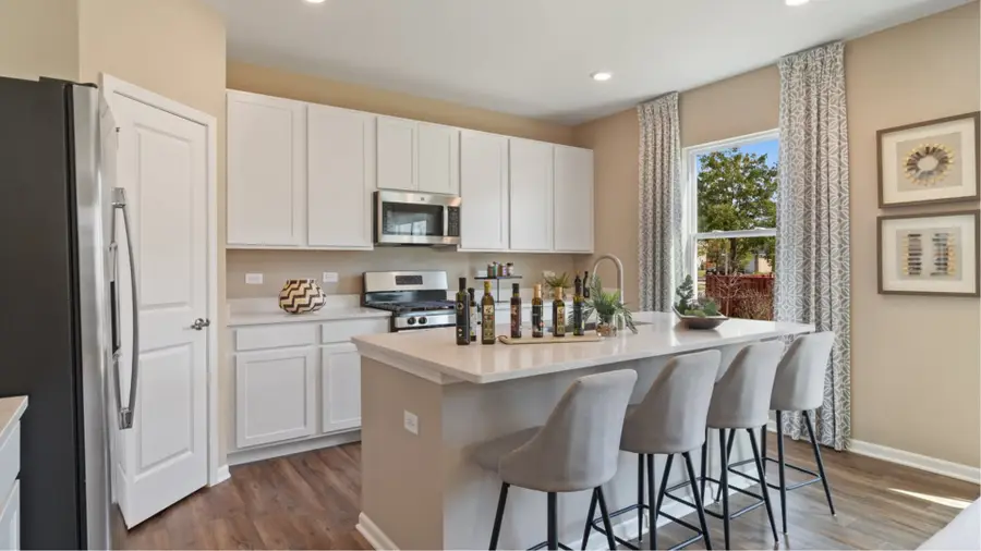 395 Danforth Drive, Oswego, IL 60543 - Image #2