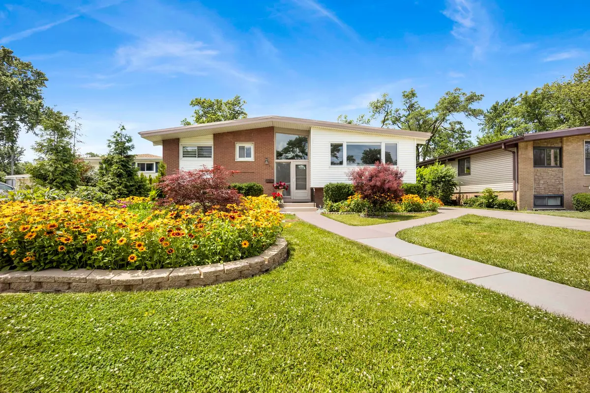 316 Nellie Court, Glenview, IL 60025 - Image #1