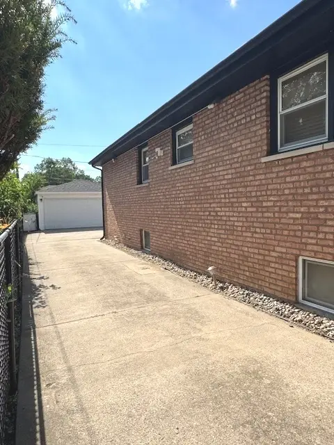 14240 S Manistee Avenue, Burnham, IL 60633 - Image #3