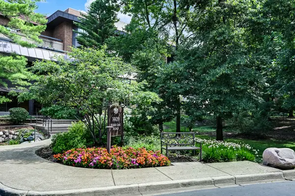 1409 Burr Oak Road #414A, Hinsdale, IL 60521