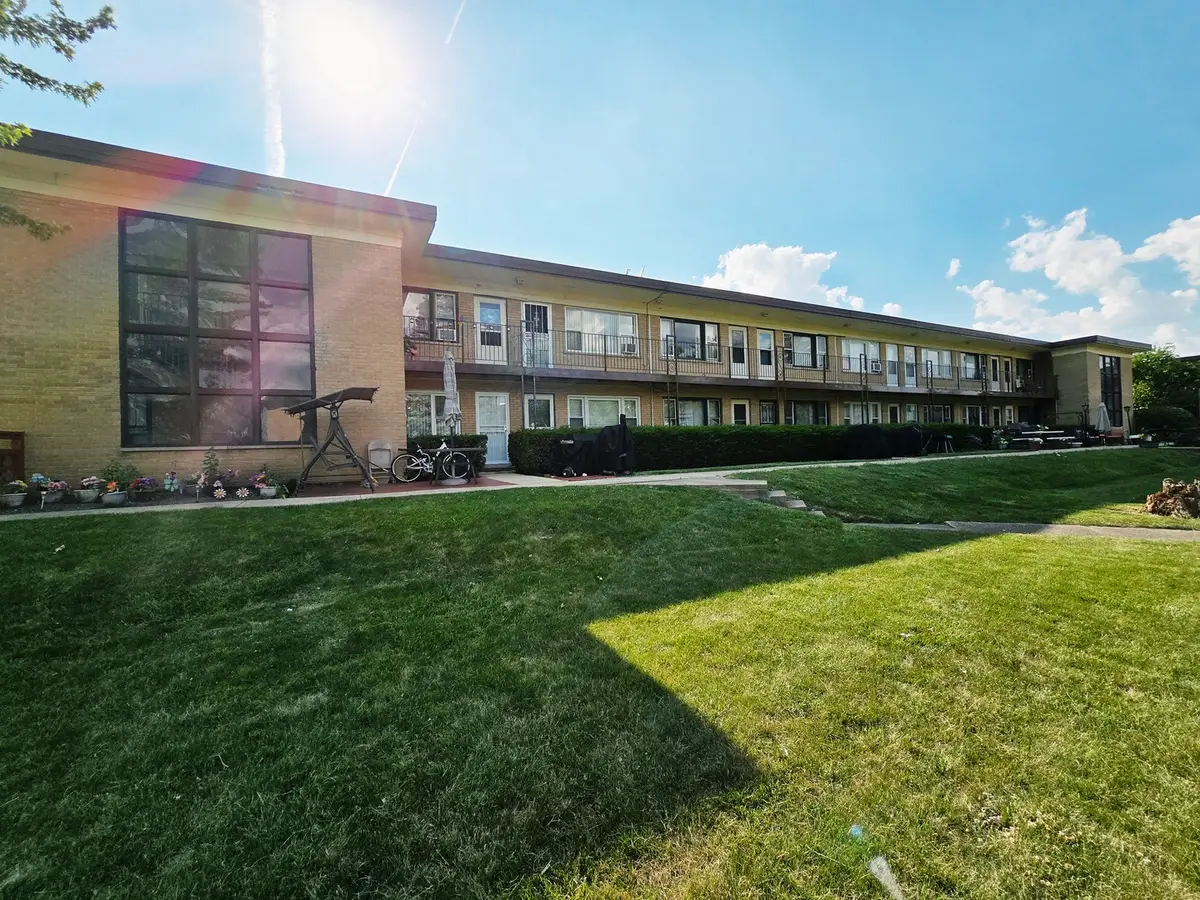 35 King Arthur Court #19, Northlake, IL 60164 - Image #1