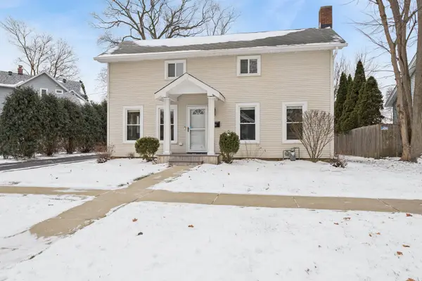 180 1 Street, Crystal Lake, IL 60014