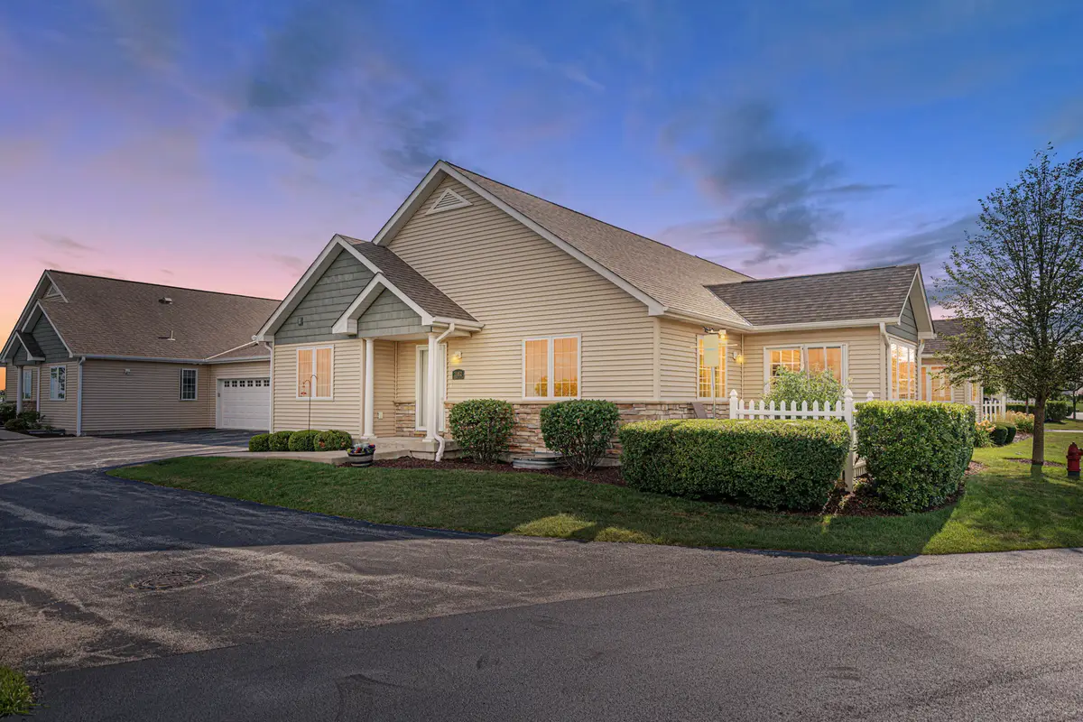 2182 Waterbury Lane E #2182, Sycamore, IL 60178 - Image #1