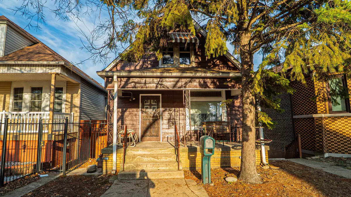 10747 S Avenue H, Chicago, IL 60617 - Image #1