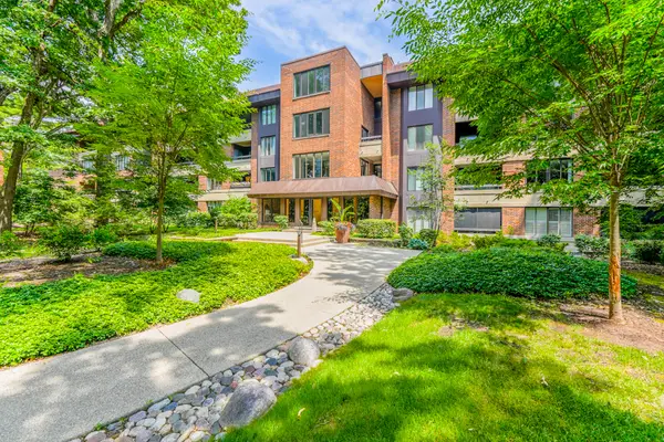 1401 Burr Oak Road #108B, Hinsdale, IL 60521