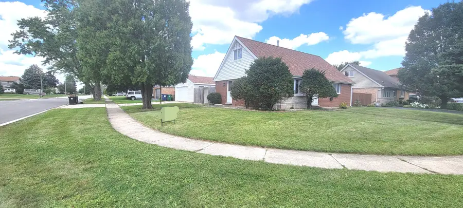 9236 Stanford Drive S, Bridgeview, IL 60455 - Image #2