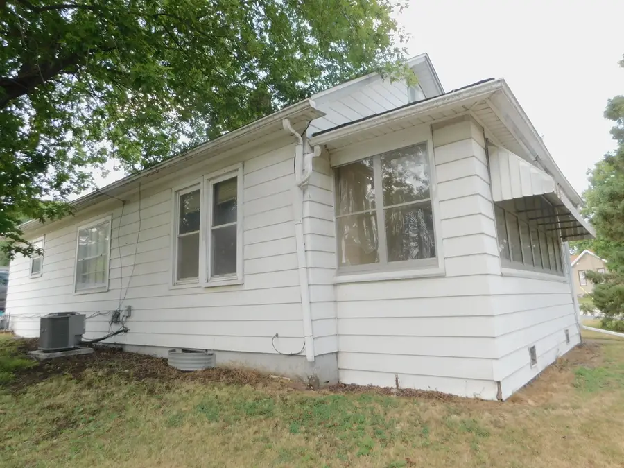 725 Illinois Street, Peru, IL 61354 - Image #3