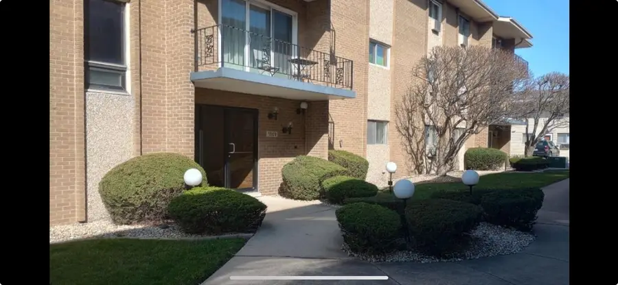 10109 S Cicero Avenue #206, Oak Lawn, IL 60453 - Image #2