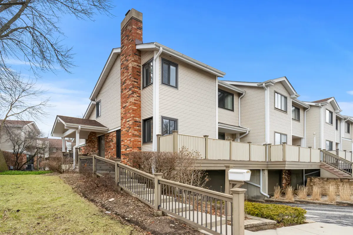 1012 Sussex Drive, Northbrook, IL 60062 - #1