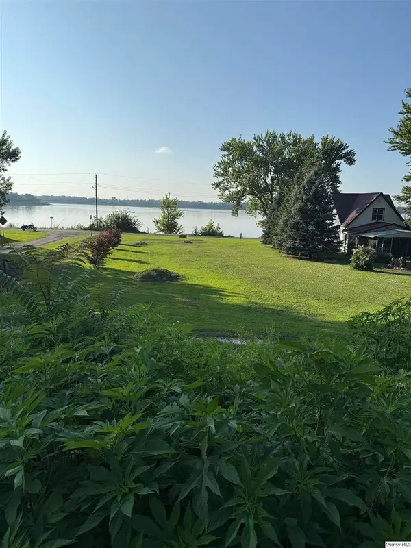 600 E 1st, Dallas City, IL 62330