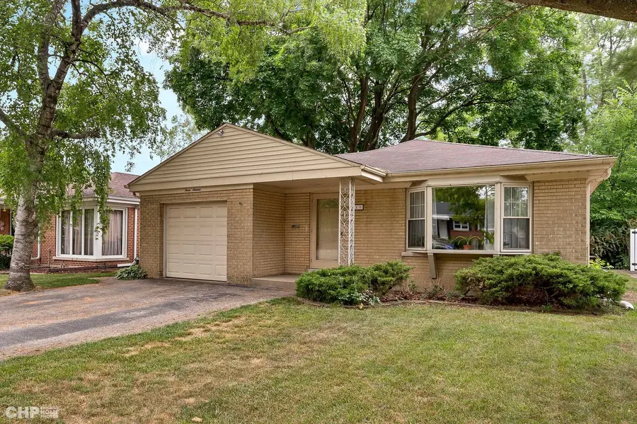 316 S Mount Prospect Road, Mount Prospect, IL 60056 - Image #2