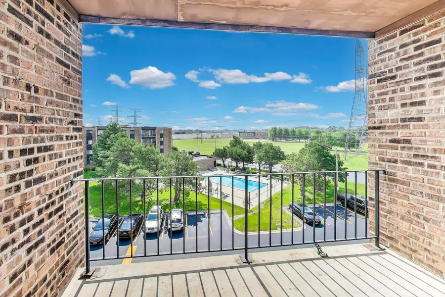 701 W Huntington Commons Road #418, Mount Prospect, IL 60056 - #3