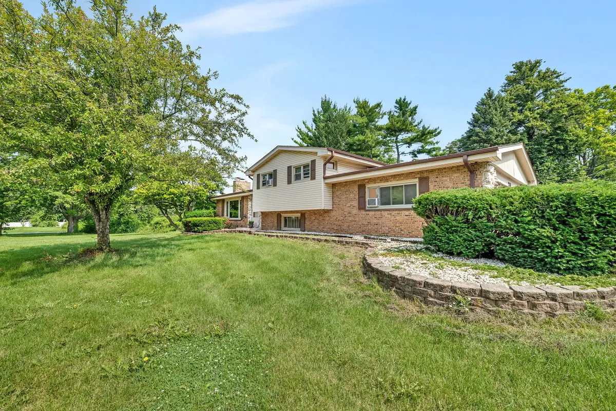 20W260 Meadow Lane, Lemont, IL 60439 - Image #1