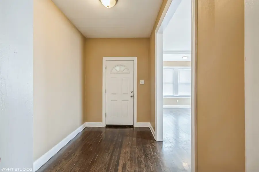 7846 S Bennett Avenue, Chicago, IL 60649 - Image #2