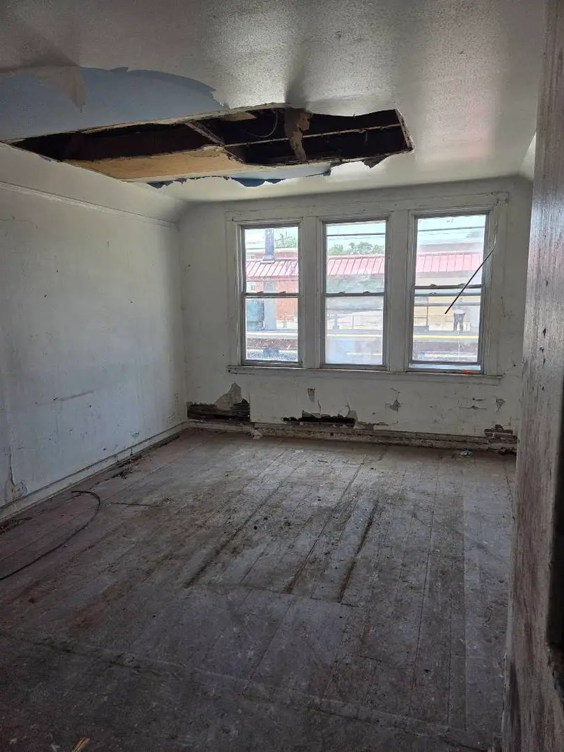 8227 S Commercial Avenue, Chicago, IL 60617 - Image #3