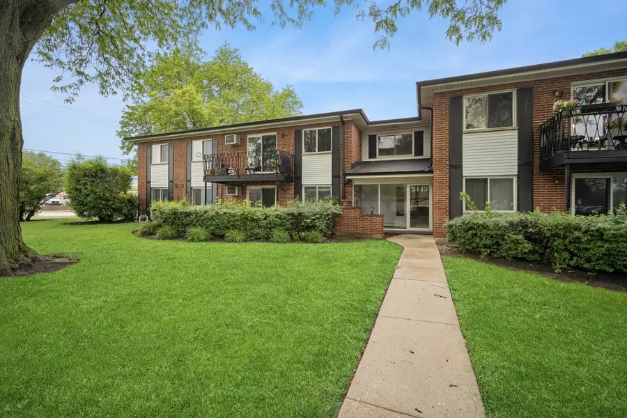 2443 E Brandenberry Court #2A, Arlington Heights, IL 60004 - Image #2