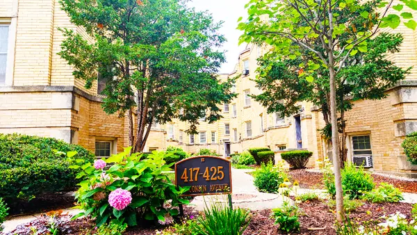 425 Wisconsin Avenue #2W, Oak Park, IL 60302