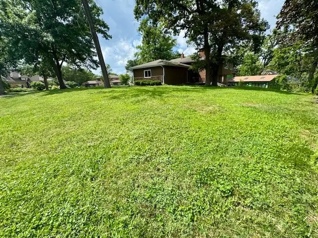 37 E Cambridge Drive, Oak Brook, IL 60523 - Image #2