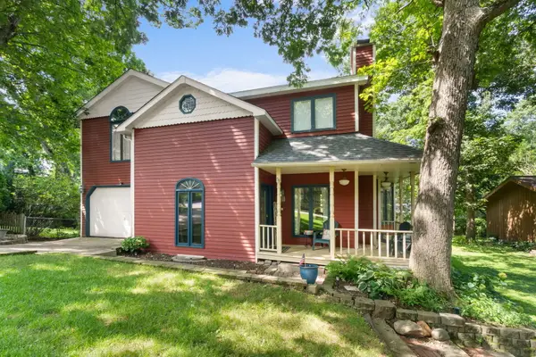 216 Hickory Road, Oakwood Hills, IL 60013