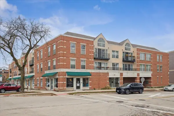 1800 Dewes Street #305, Glenview, IL 60025