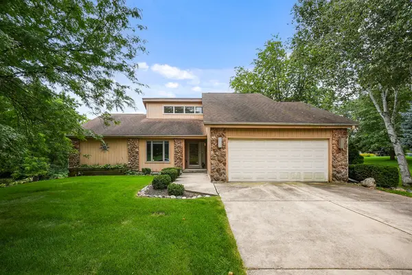 42W697 Bridle Court, St. Charles, IL 60175