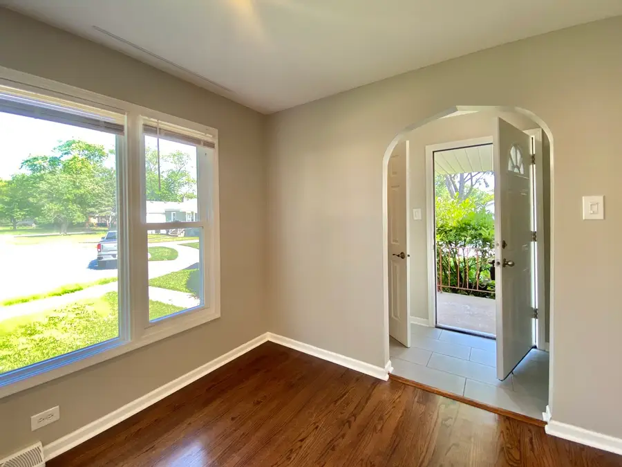 618 E 159th Place, South Holland, IL 60473 - Image #2