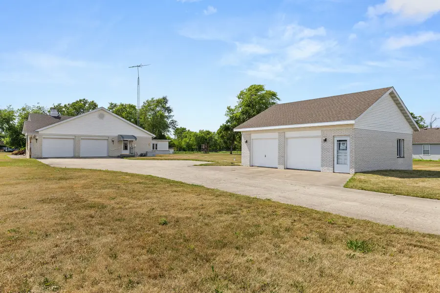 20 N Carbon Hill Road, Coal City, IL 60416 - Image #3