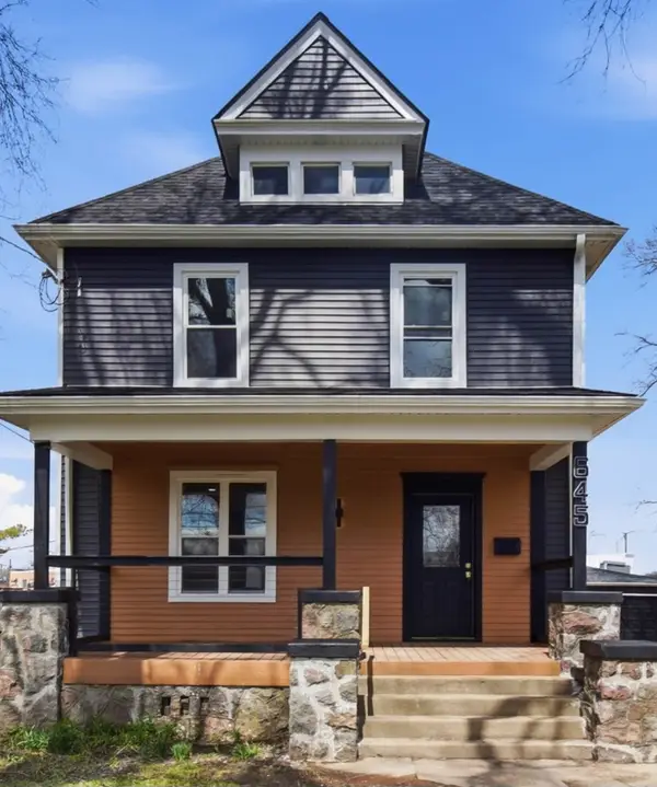 645 E Calhoun Street, Woodstock, IL 60098