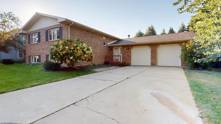6 Saddlewood Court, Sugar Grove, IL 60554 - Image #2