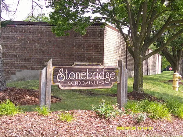 5 E Carriageway Drive #210, Hazel Crest, IL 60429