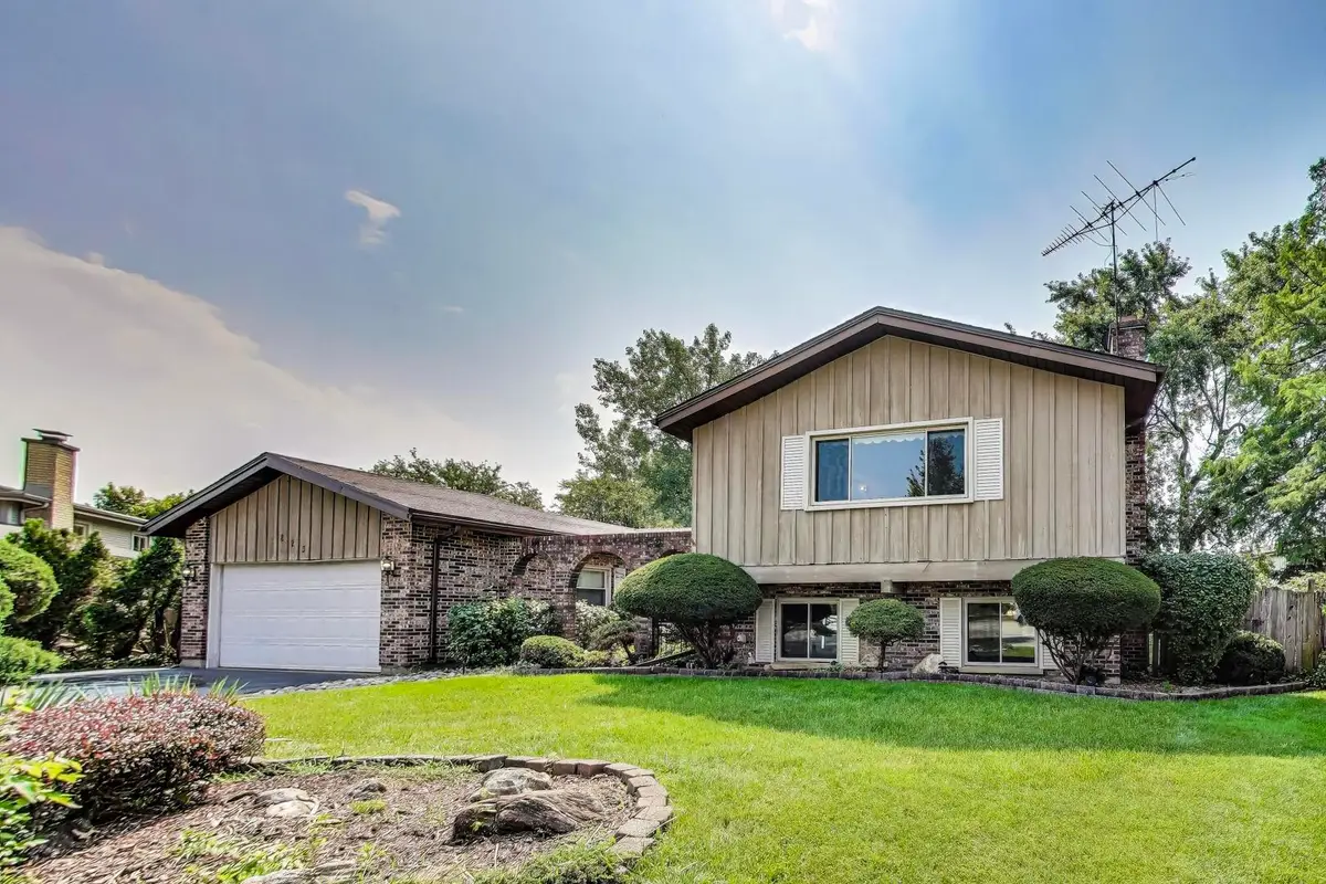 823 N Cambridge Row Road, Addison, IL 60101 - Image #1