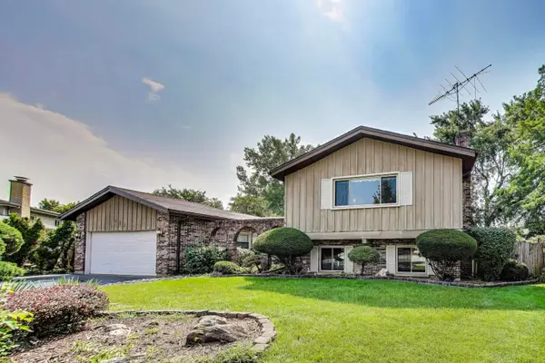 823 N Cambridge Row Road, Addison, IL 60101