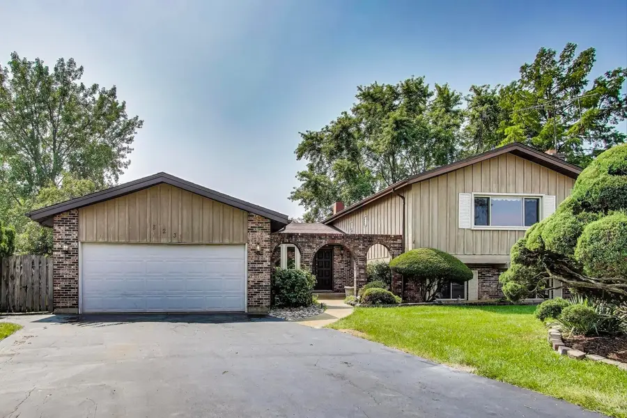 823 N Cambridge Row Road, Addison, IL 60101 - Image #2