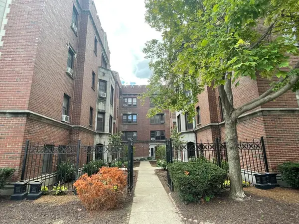 1111 Holley Court #113, Oak Park, IL 60301